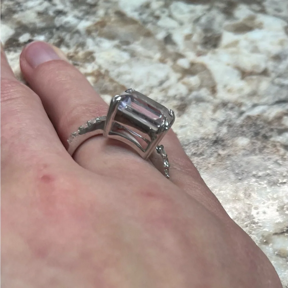 Ring - Picture 2 of 5